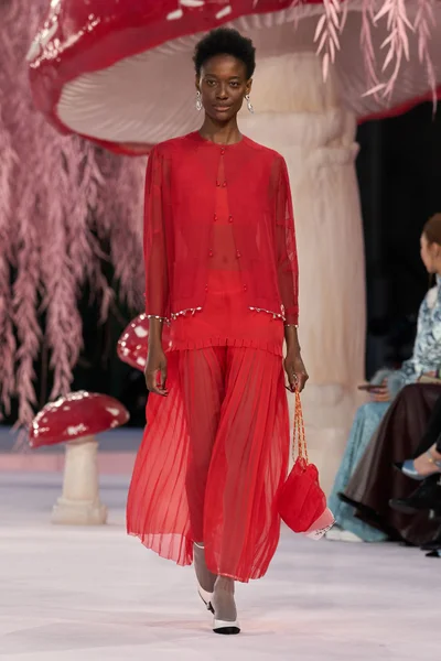 Look 3